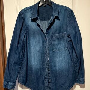 Banana republic denim shirt. Medium.